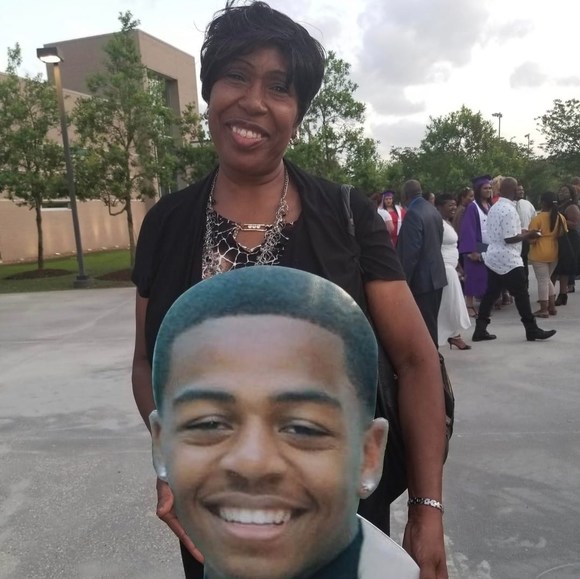 Profile Picture of Ronnie Robertson (@rrobertson21) on Poshmark