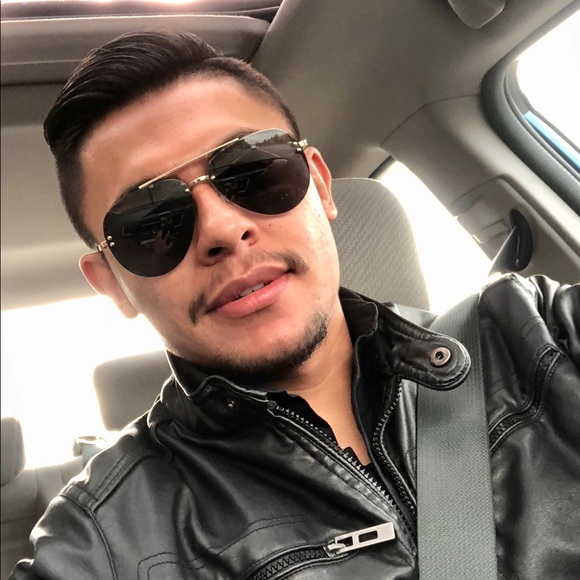 Profile Picture of Sergio Camargo (@sergio_206) on Poshmark