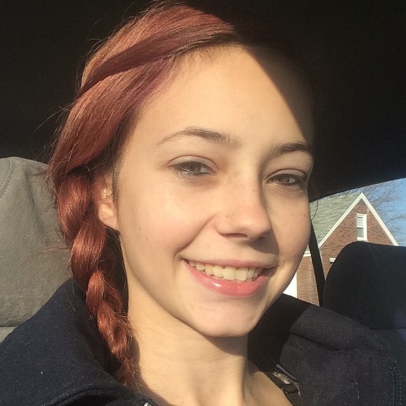 Profile Picture of Tori Fisk (@tfisk27) on Poshmark