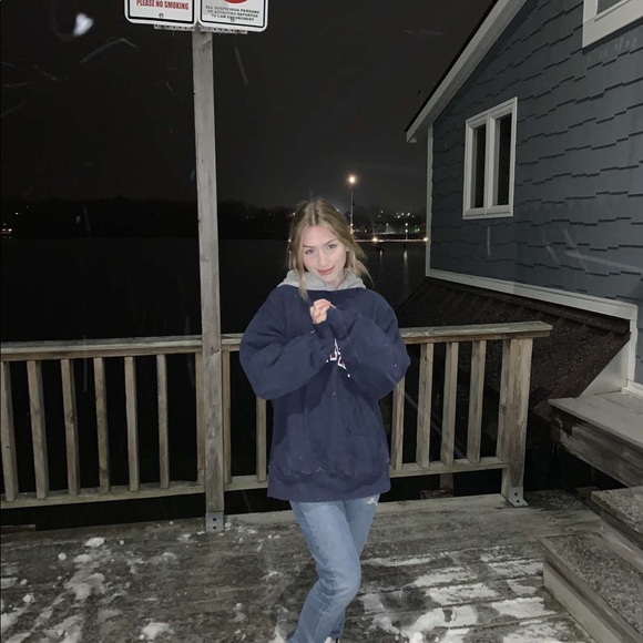 Profile Picture of Mackenzie Depew (@mackenziedepew) on Poshmark