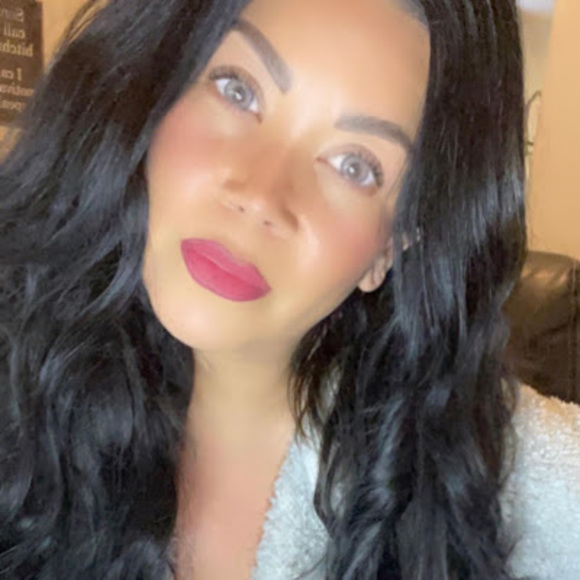 Profile Picture of Alexa Vigenser (@avcoupondiva) on Poshmark