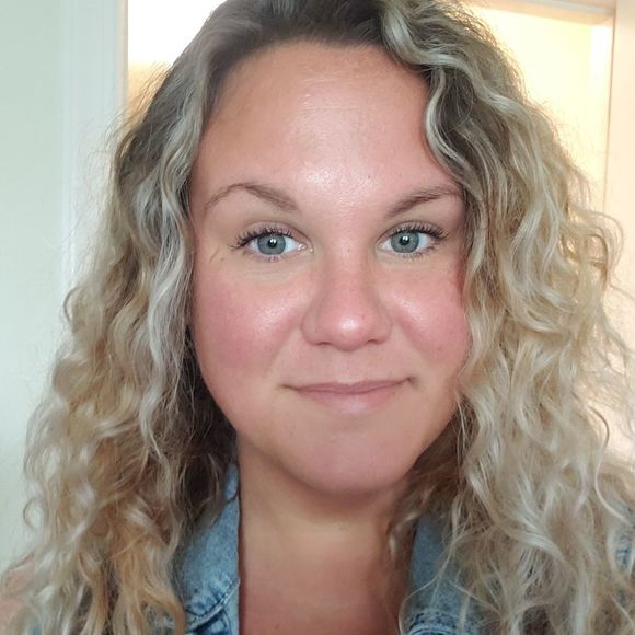 Profile Picture of Bethany Gassett (@bgassett) on Poshmark