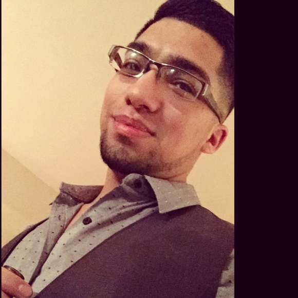 Profile Picture of Guillermo Sanchez (@gjs300) on Poshmark
