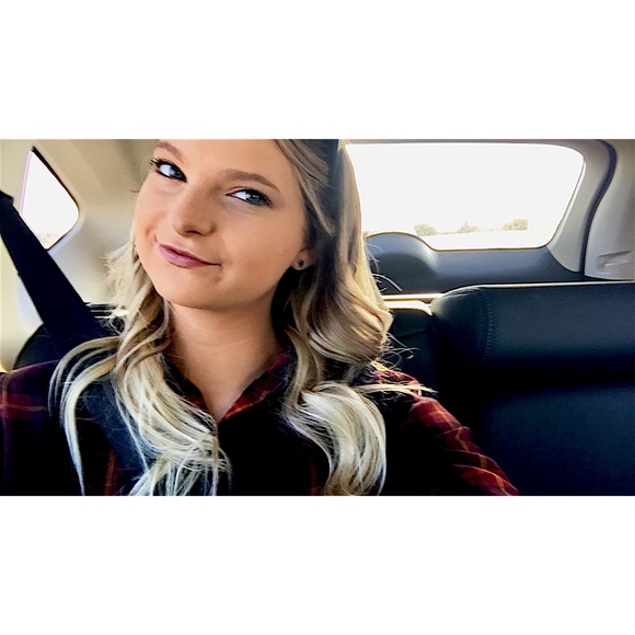 Nicki Tilley - Poshmark Profile Picture of Nicki Tilley (@nickitilley) on Poshmark