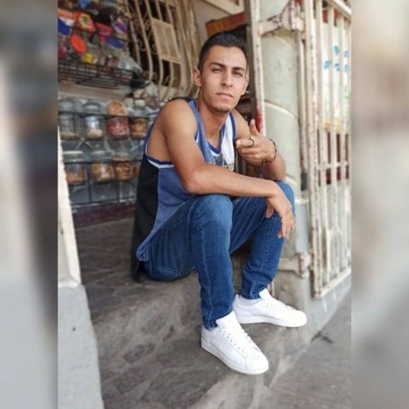 Profile Picture of Nilo Nilo (@d_nilo) on Poshmark
