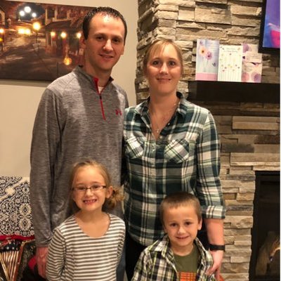 Profile Picture of Laura (@LauraBurkett02) on Twitter