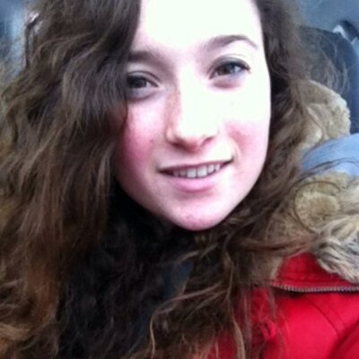 Profile Picture of Holly McDougall (@hollyiscray) on Twitter