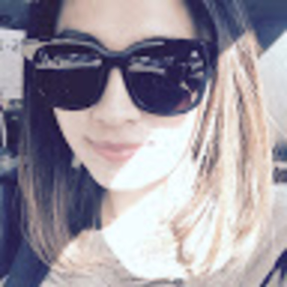 Profile Picture of Yang Yang (@yangyang415) on Poshmark