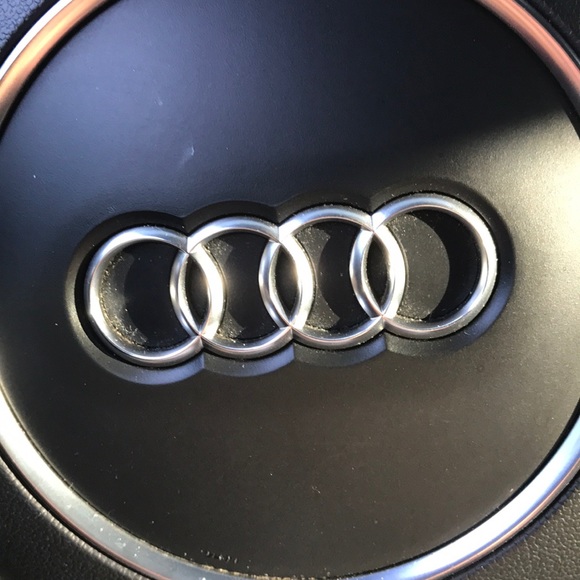 Profile Picture of Davis Nguyen (@idinguyiein) on Poshmark