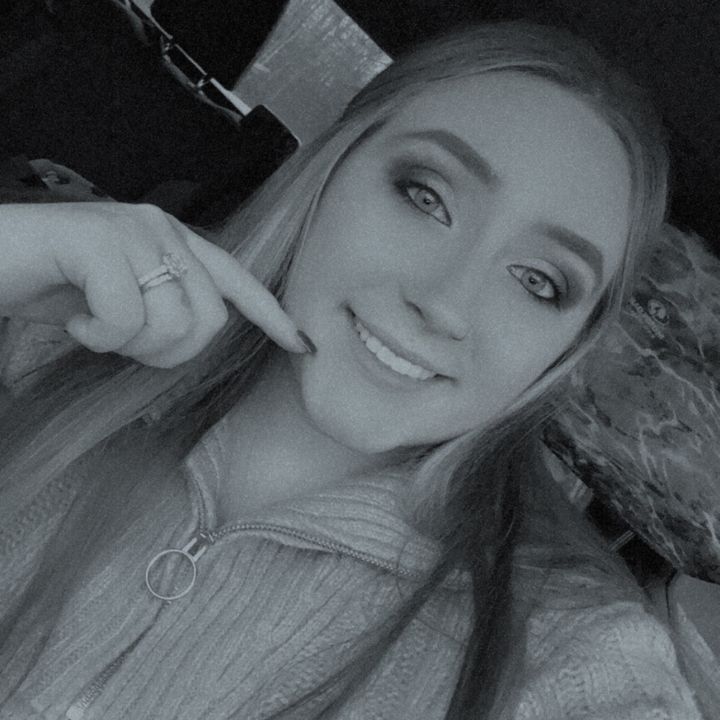 Profile Picture of Heidi Stuart (@officialheidistuart) on Tiktok