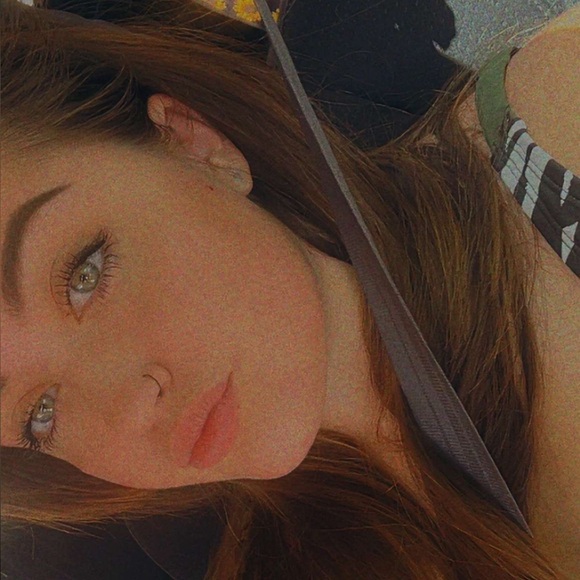 Profile Picture of Emma Arntfield (@earntfield) on Poshmark