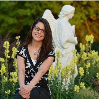 Profile Picture of Mandy Lawrence (@mandyclawrence) on Twitter