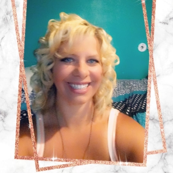 Profile Picture of Johnee Hatch mortensen (@johneemort) on Poshmark