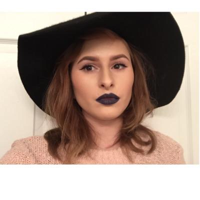 Profile Picture of Emily Dreyer (@apassingfancy) on Twitter