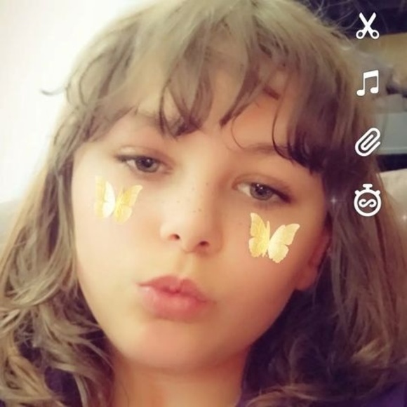 Profile Picture of Danielle Berube (@danielleberu381) on Poshmark
