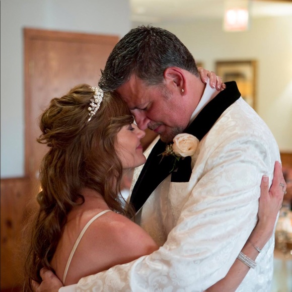 Profile Picture of Danette Wozniak (@dwozniak624) on Poshmark