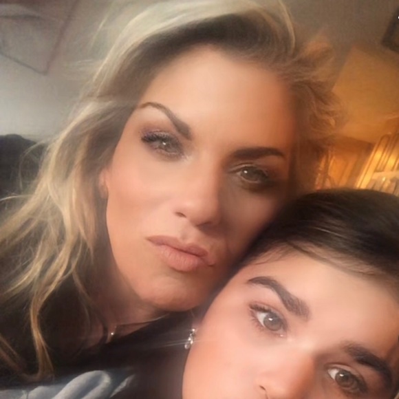 Marlo Centamore - Poshmark Profile Picture of Marlo Centamore (@fancybellamc) on Poshmark