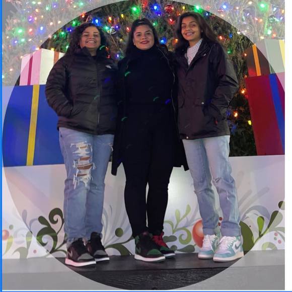 Profile Picture of Clare Sinsun (@clarebear83) on Poshmark