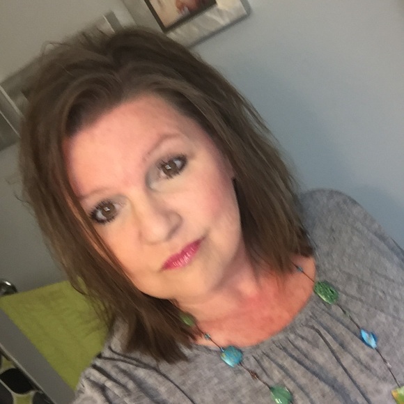 Profile Picture of Pam Kloubec (@pkloubec) on Poshmark
