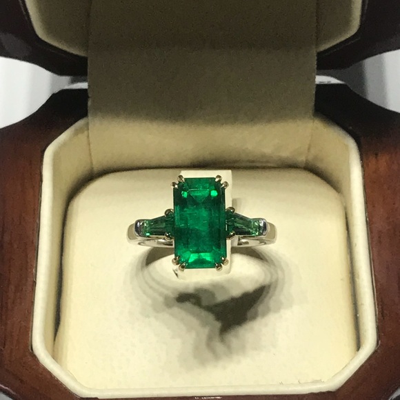 Profile Picture of Shakib Ahmadi (@shakibahmadi) on Poshmark