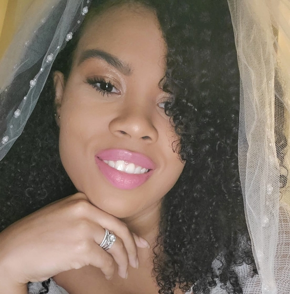 Profile Picture of Amber Almquist (@amberba23) on Poshmark