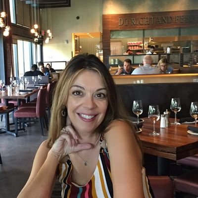 Profile Picture of Suzanne Layton (@suellafl) on Twitter