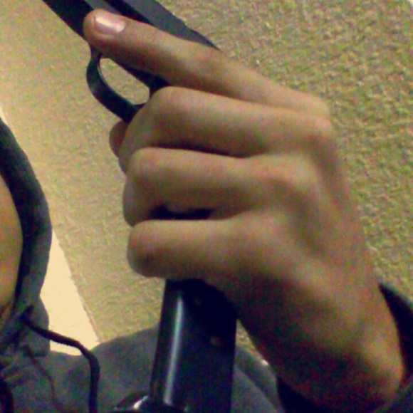 Profile Picture of Franky Compos (@louis2815) on Poshmark