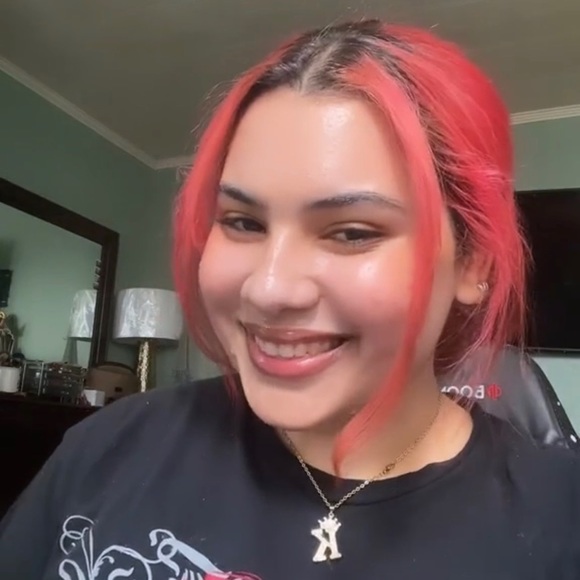 Profile Picture of Keylen Michelle (@keilenmichell) on Poshmark