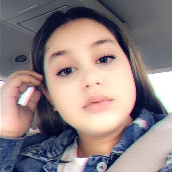 Profile Picture of Angelina Didiano (@angelinadidiano) on Poshmark