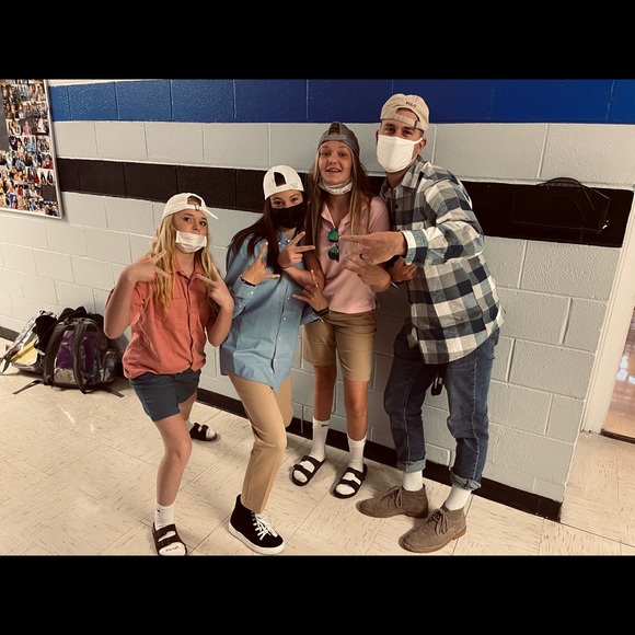 Profile Picture of Olivia Hinchee (@oliviahinchee09) on Poshmark