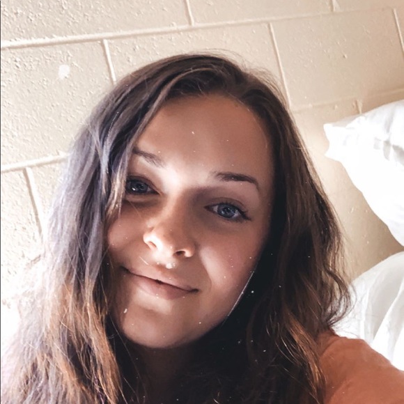 Profile Picture of Annika Magnusen (@annika_magnusen) on Poshmark