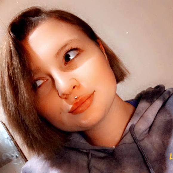 Profile Picture of Davida Clevenger (@davida_clev49) on Poshmark