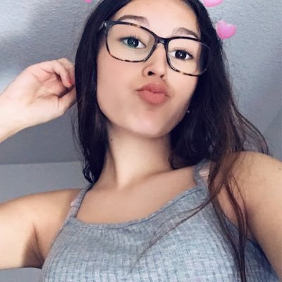 Profile Picture of Caroline Roux (@carolineroux16) on Twitter