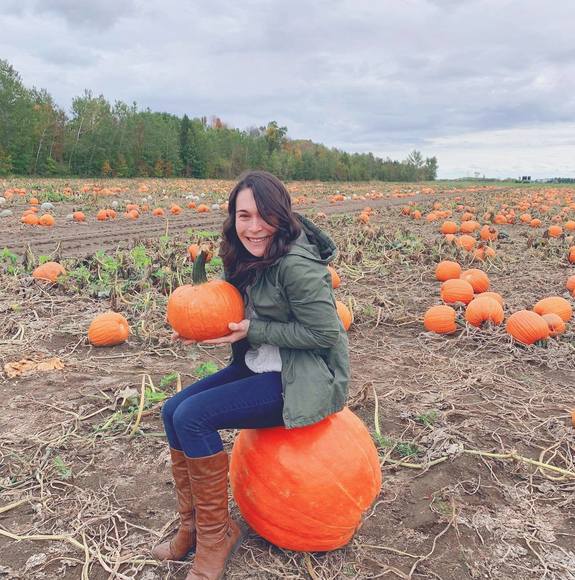 Profile Picture of Ariel Ruff (@aruff23) on Poshmark