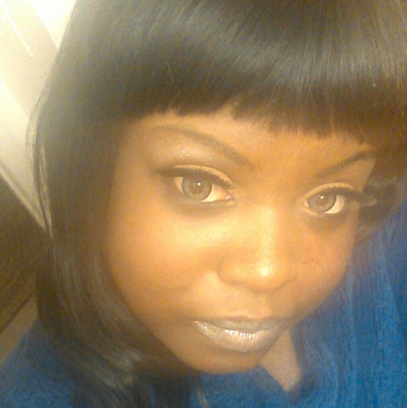 Profile Picture of Danielle Debruce (@debruce) on Poshmark