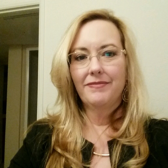 Profile Picture of Kimberly Angelotti (@kangelotti) on Poshmark