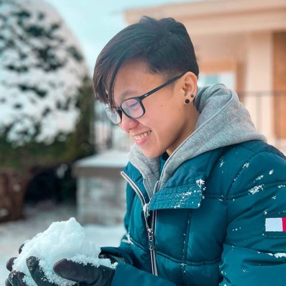 Profile Picture of Behm Enriquez (@behmblebee) on Poshmark