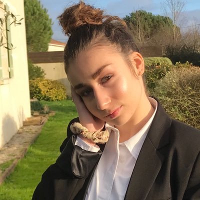 Profile Picture of  🪐Salomé (@SalomLugo) on Twitter