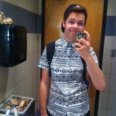 Profile Picture of Nick Tamayo (@Niclaece) on Twitter