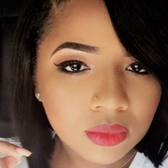 Profile Picture of Evelyn Richardson (@joi90) on Poshmark