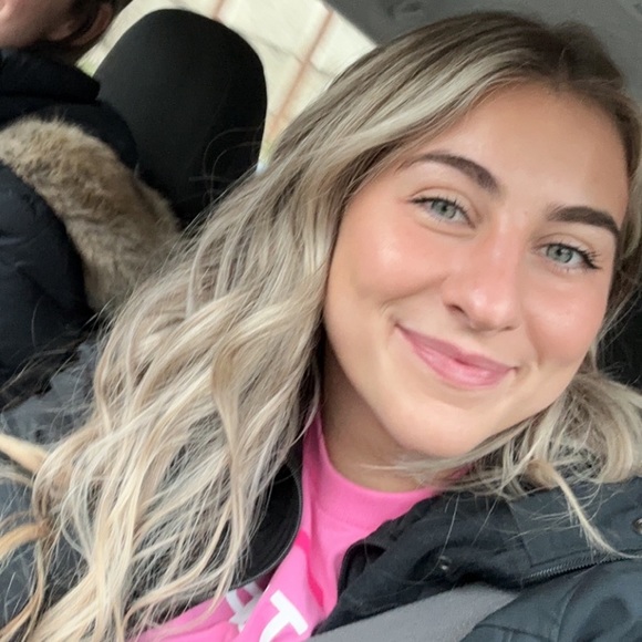 Profile Picture of Ally Federman (@allyfederman2) on Poshmark