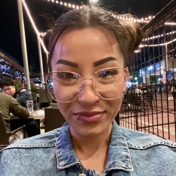 Profile Picture of Tianne Ta (@tianneta) on Poshmark