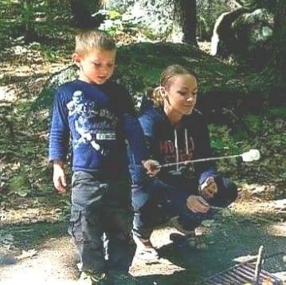 Profile Picture of April Tarmey (@atarmey85) on Poshmark