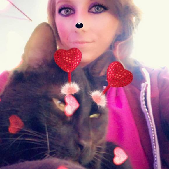 Profile Picture of Qwyn Schmeltzer (@qschmeltzer) on Poshmark