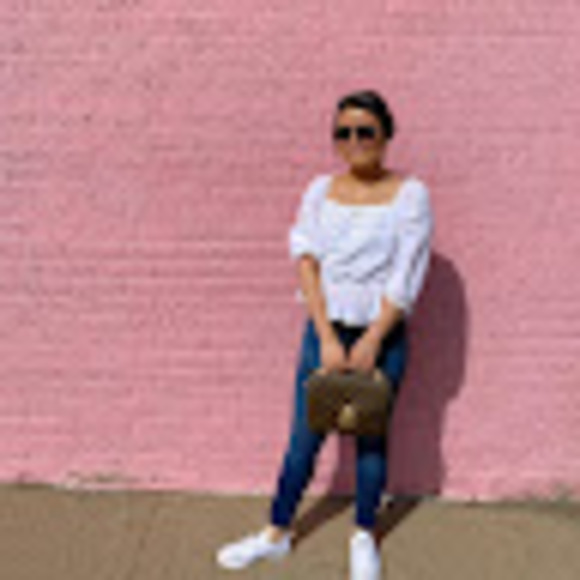 Profile Picture of Vivian Chung (@vivian7chung) on Poshmark