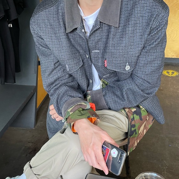 Profile Picture of Albert Kwak (@maplkwak) on Poshmark