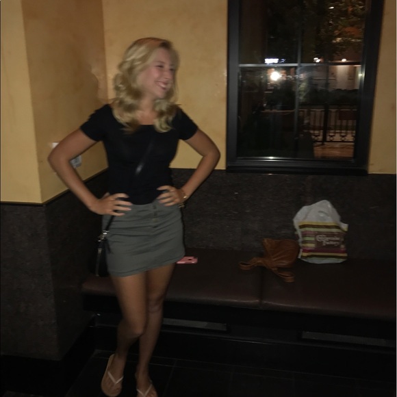 Profile Picture of Olivia Ferrell (@oliviaferrell02) on Poshmark