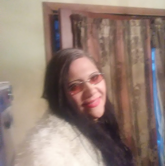 Profile Picture of Rhonda Stollings bryant (@rhondastollings) on Poshmark