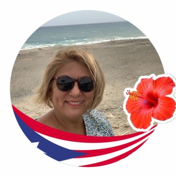 Profile Picture of Iris Quiles (@irisquiles) on Poshmark