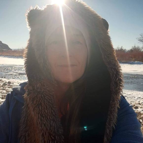 Profile Picture of Heidi Rickstrew (@loveoneanother) on Poshmark
